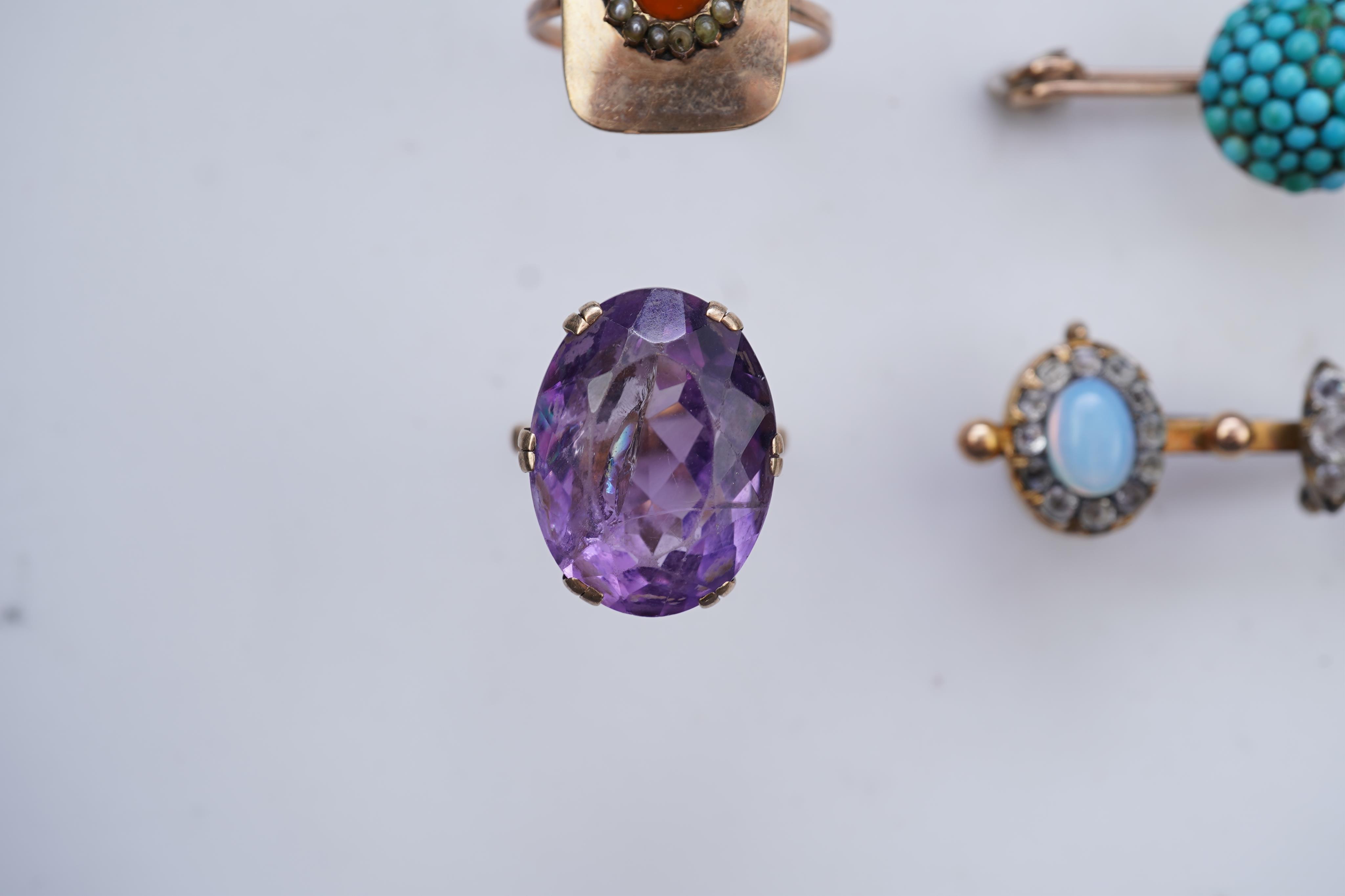 A collection of jewellery